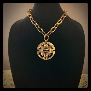 Tortoise Pendant Collar Necklace